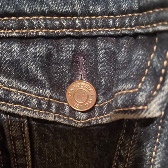 Gap- distressed down to waist denim jacket - Picture 2 of 11